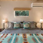Bella - Clean And Comfortable, Walk To The Plaza