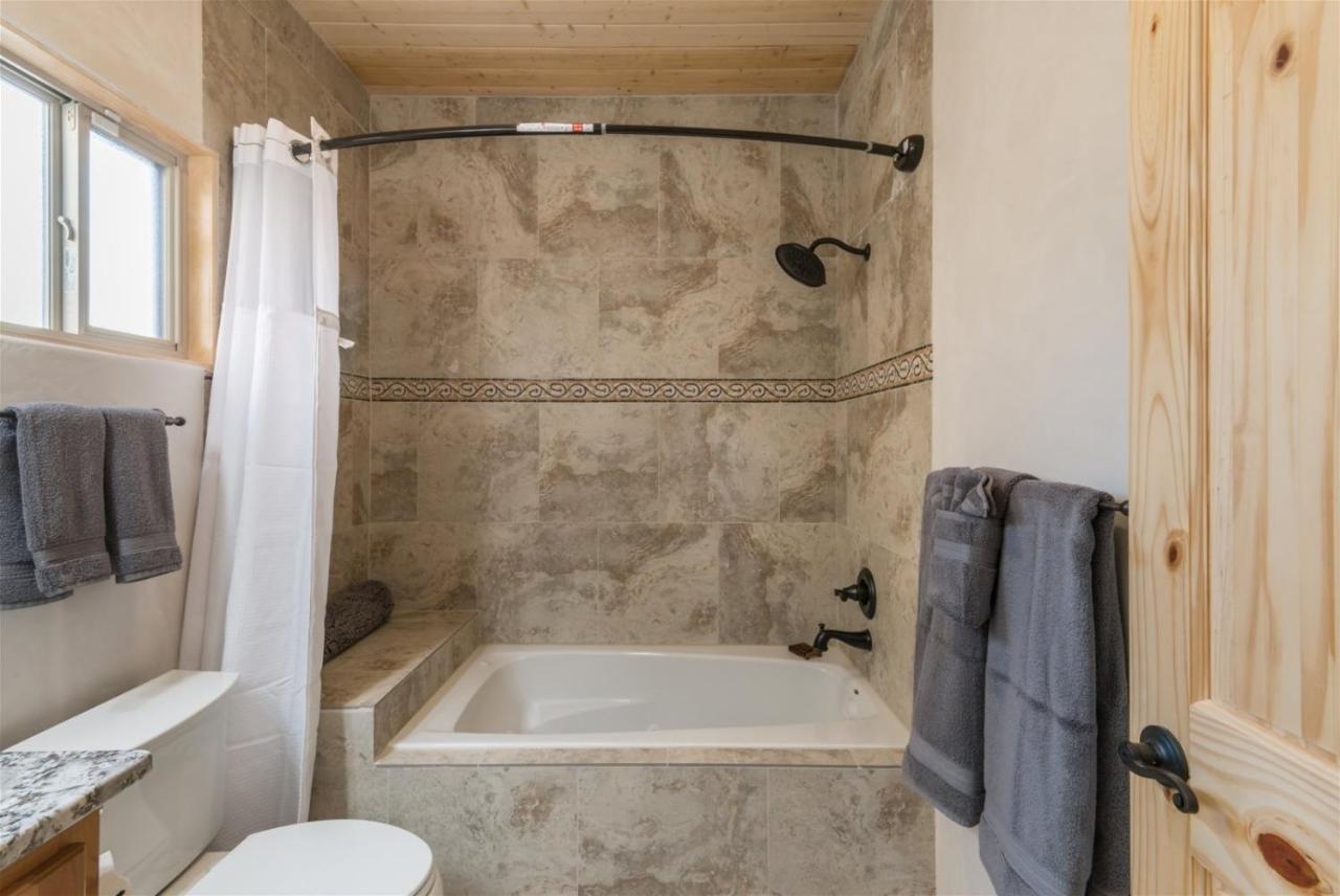 Bella - Clean And Comfortable, Walk To The Plaza Santa Fe